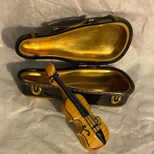 Beautiful Limoges authentic violin and black case 1990s.
